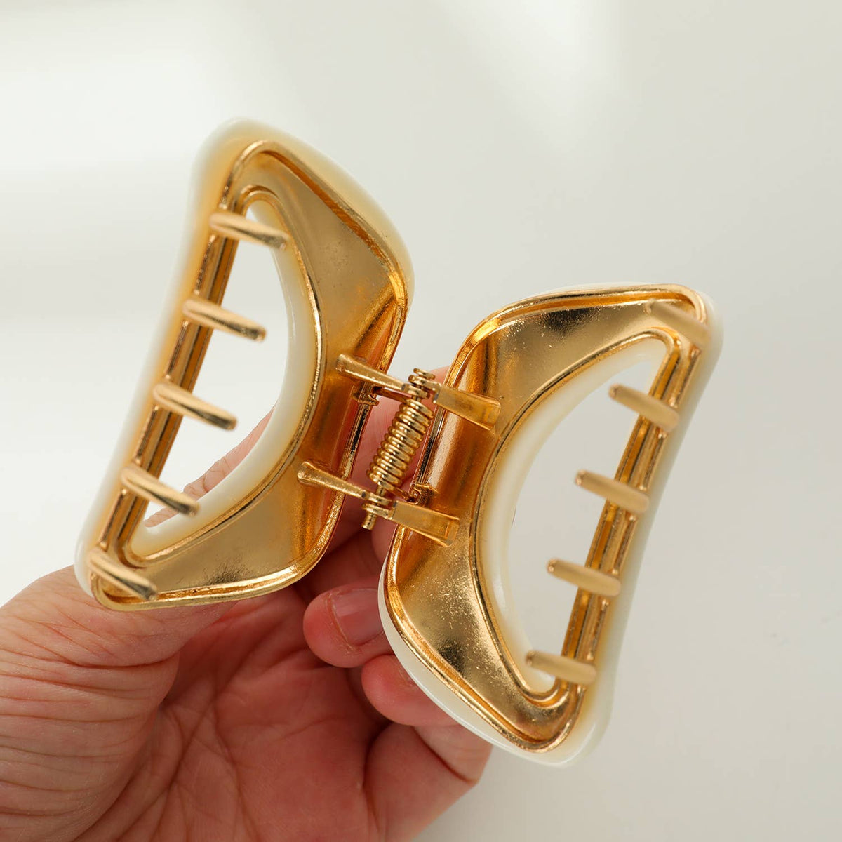 Nadia | Medium Curved Metal Claw Clip