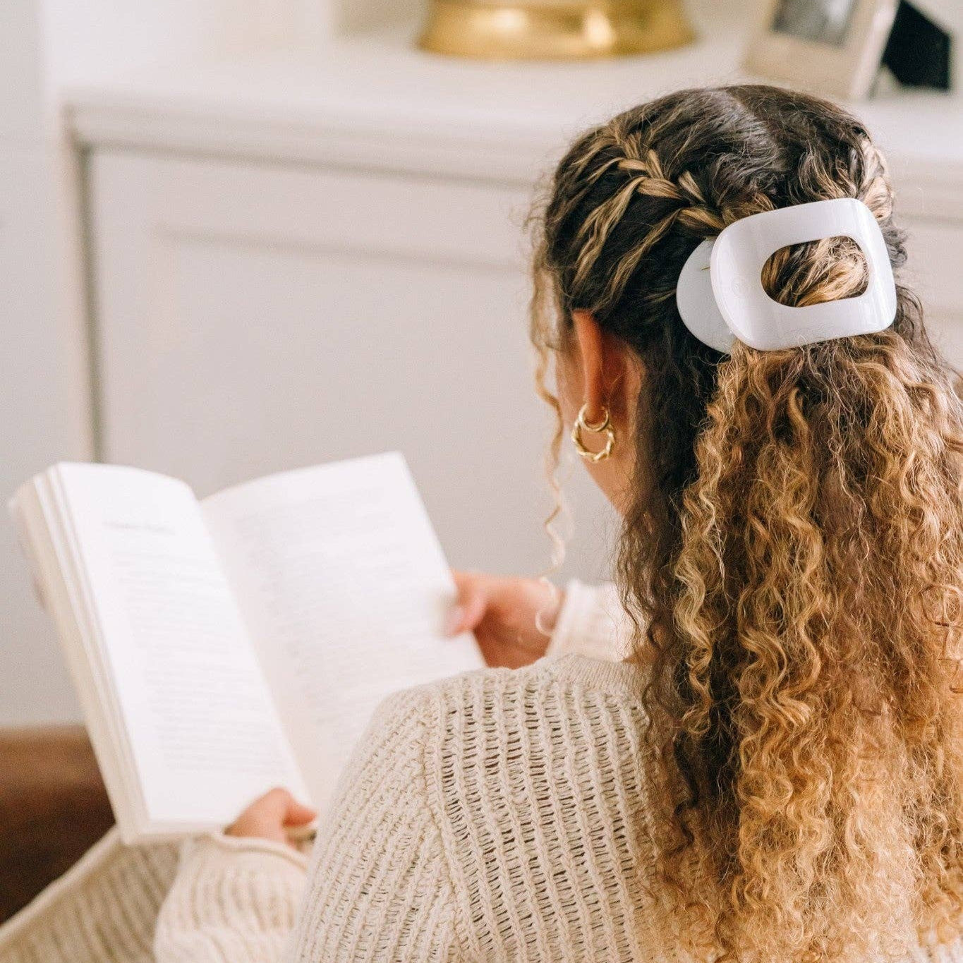 Round Flat Hair Clip | Coconut White