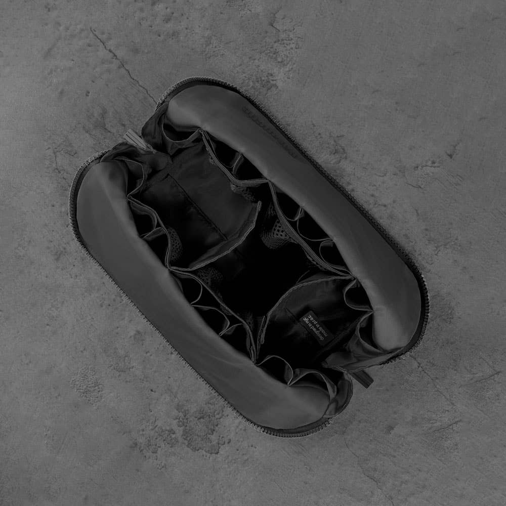 The Medium Onyx Traveller