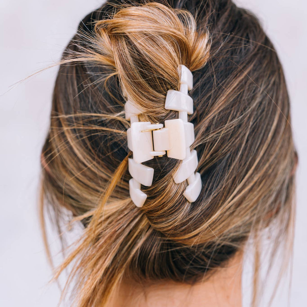Classic Hair Clip | Medium | Almond Beige