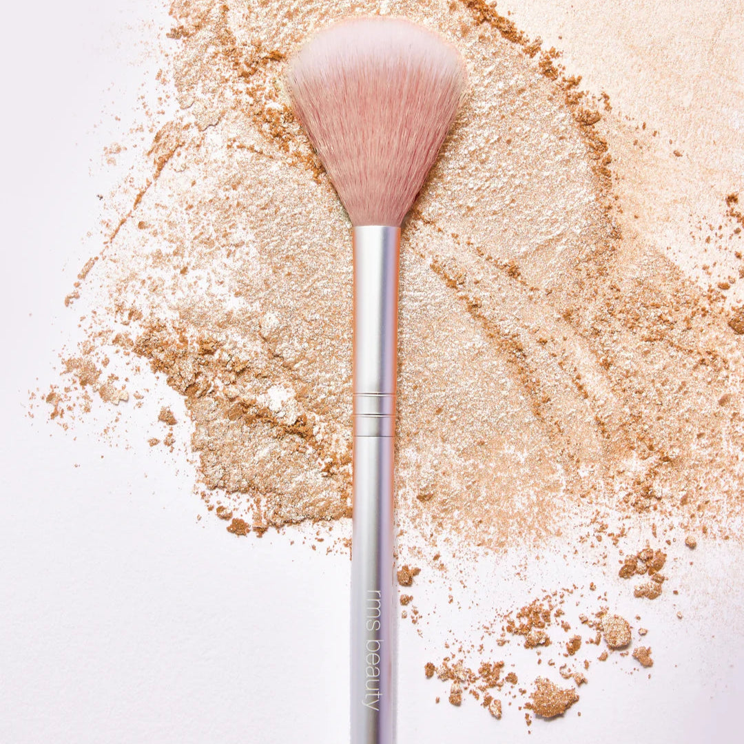 Skin2Skin Classic Fan Brush
