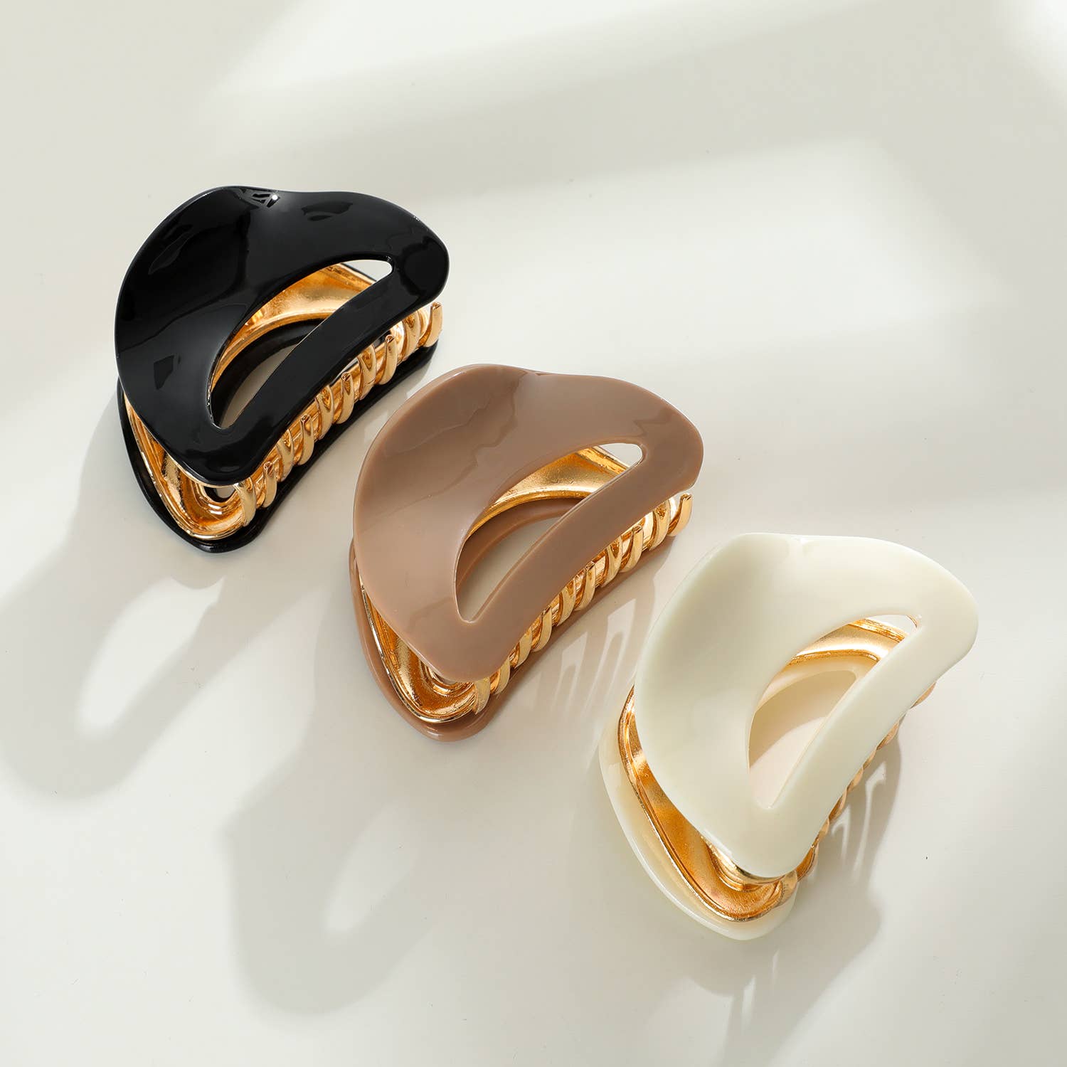 Nadia Medium Curved Metal Claw Clip