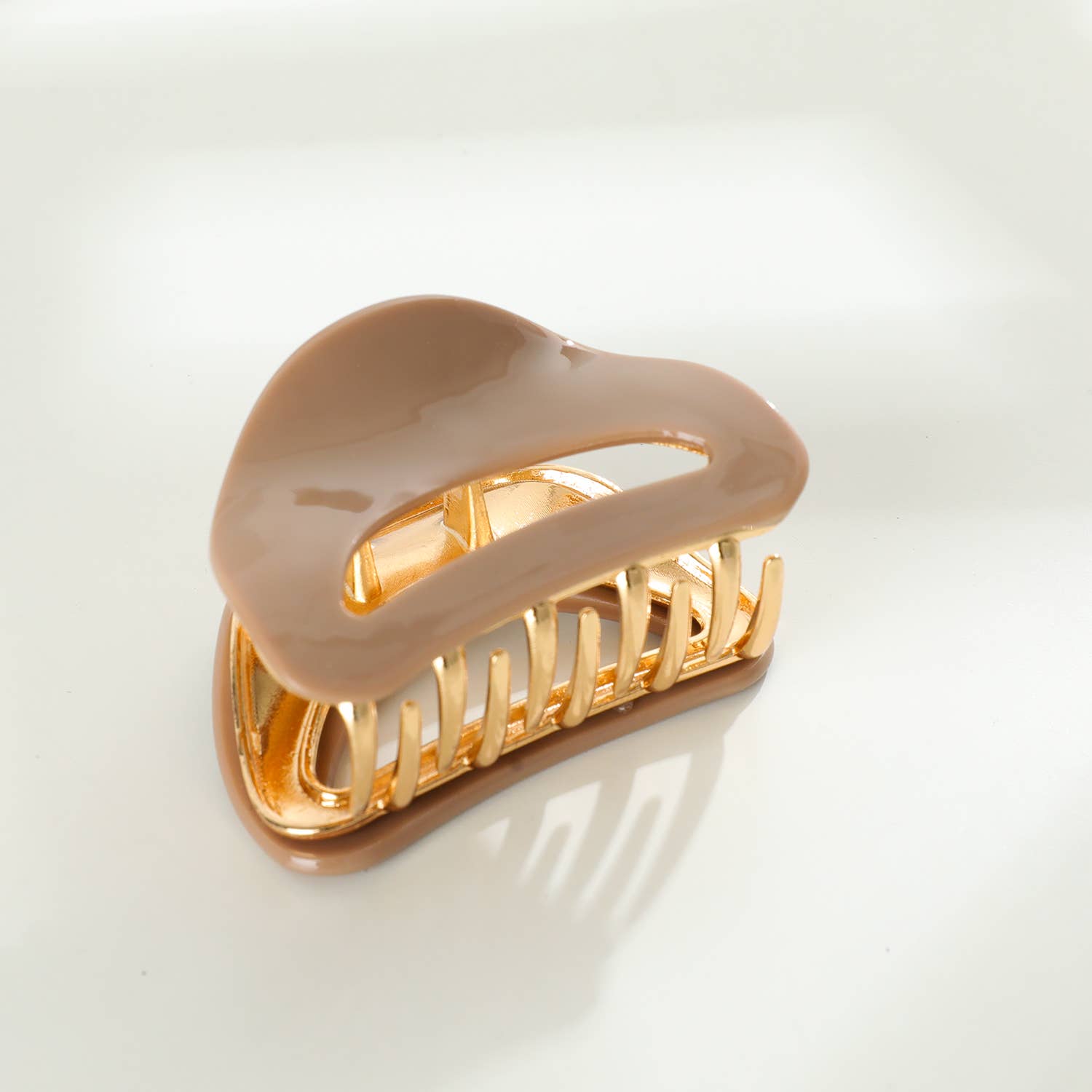Nadia Medium Curved Metal Claw Clip