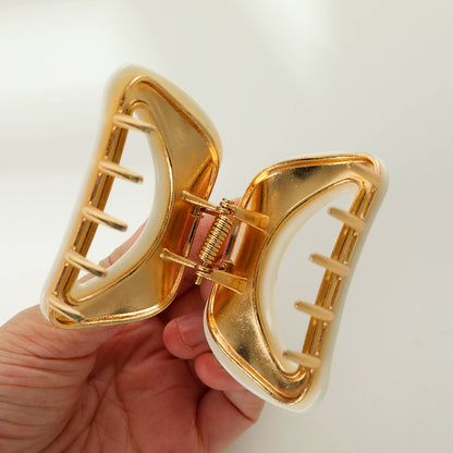 Nadia Medium Curved Metal Claw Clip
