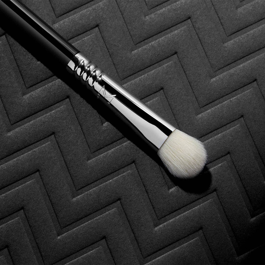 E28 DETAILED BUFFER™ BRUSH