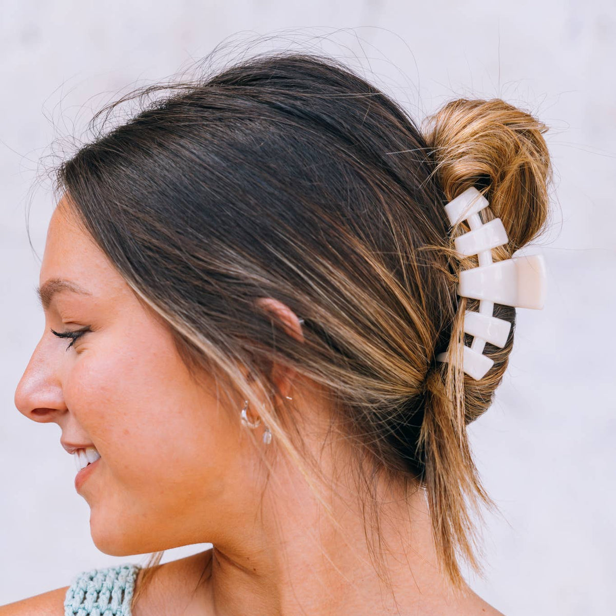 Classic Hair Clip | Medium | Almond Beige