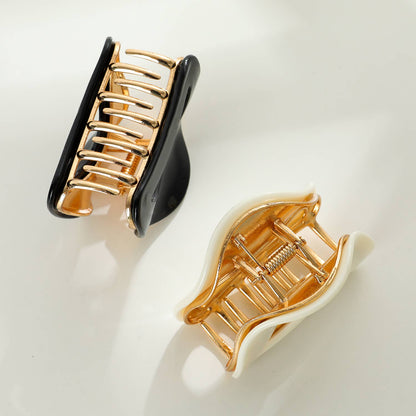 Nadia Medium Curved Metal Claw Clip