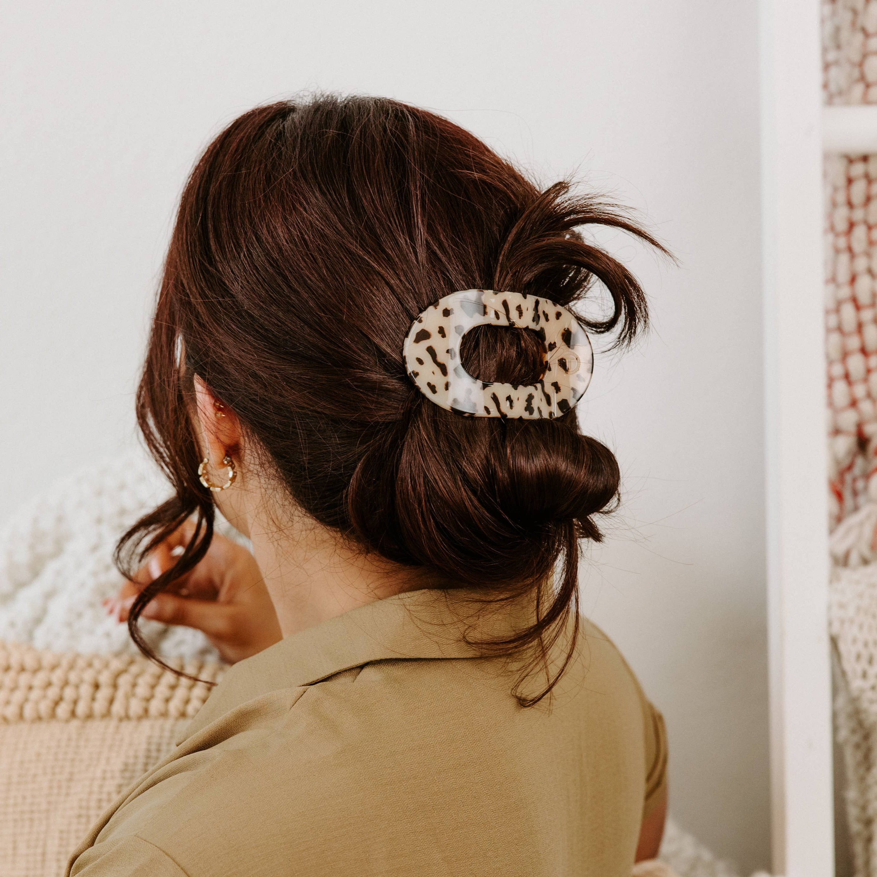 Flat Round Hair Clip | Blonde Tortoise